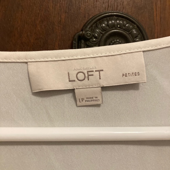 Petites LP from Loft. Like new! Silky, light blouse - Picture 2 of 2